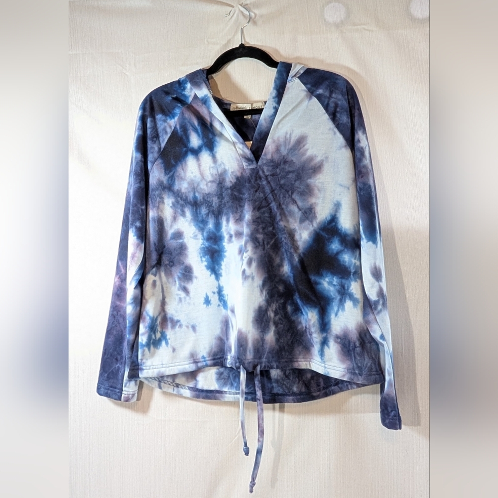 Absolutely Famous Women's Blue Tie Dye Cropped Hoodie Size Medium